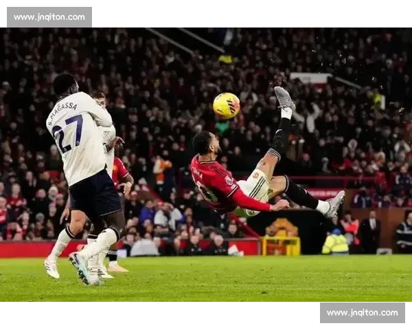 弧顶破网！库尼亚老特拉福德首球点燃曼联三连胜