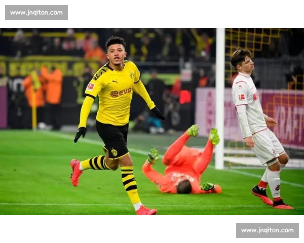 球场演技名场面：争执 “起飞” 看呆对手